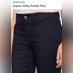 Studio Blue Sophia Utility Pocket Pant Jeans 
SIZE: 14 Inseam: 27”